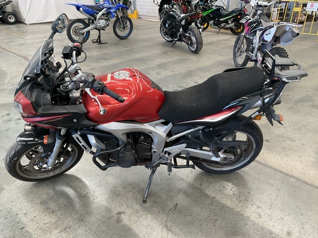 <p>2009 Yamaha FZ6-S Motorcycle</p>