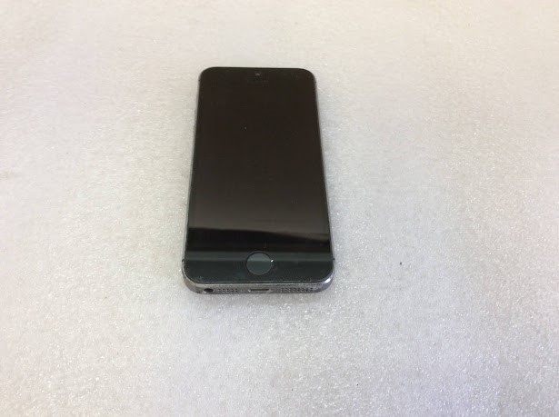 Apple iPhone 5s (A1530) Phone 32GB