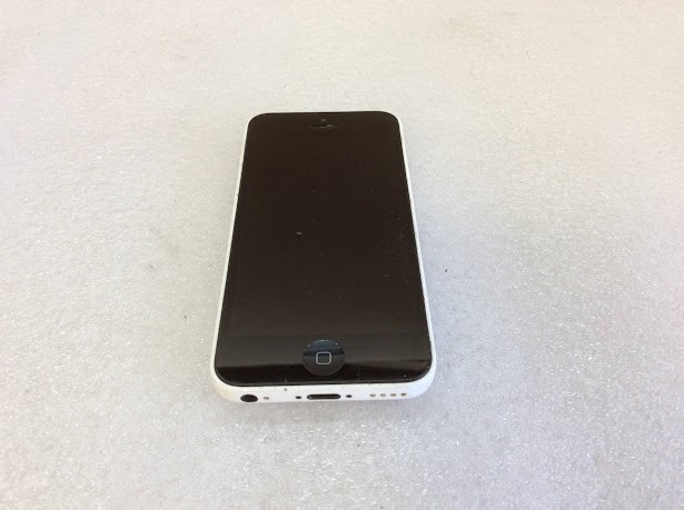 Apple iPhone 5c (A1529) Phone 8GB