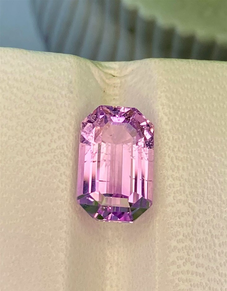 4.00 CT Splendid Natural Purplish-Pink Kunzite