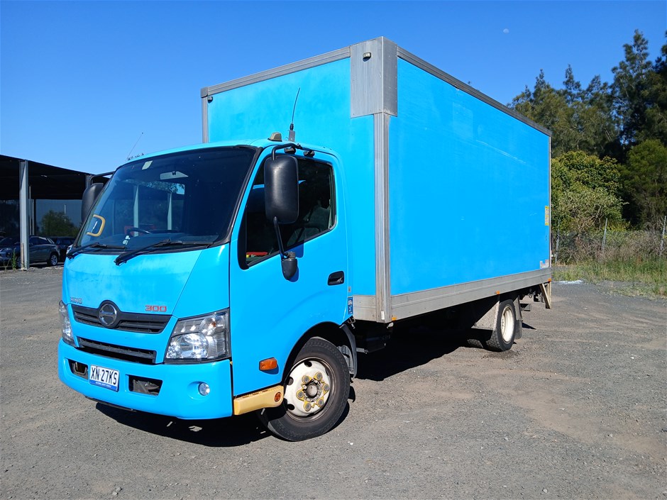 2012 Hino 300 Series C/Cab Wide 2 4 x 2 Pantech Truck