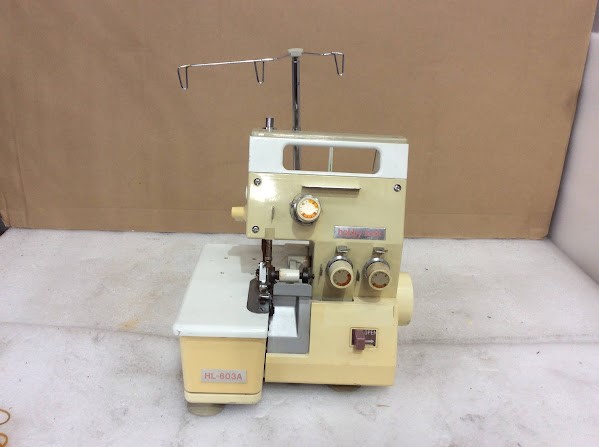 Mammylock HL-630A Overlocker Sewing Machine