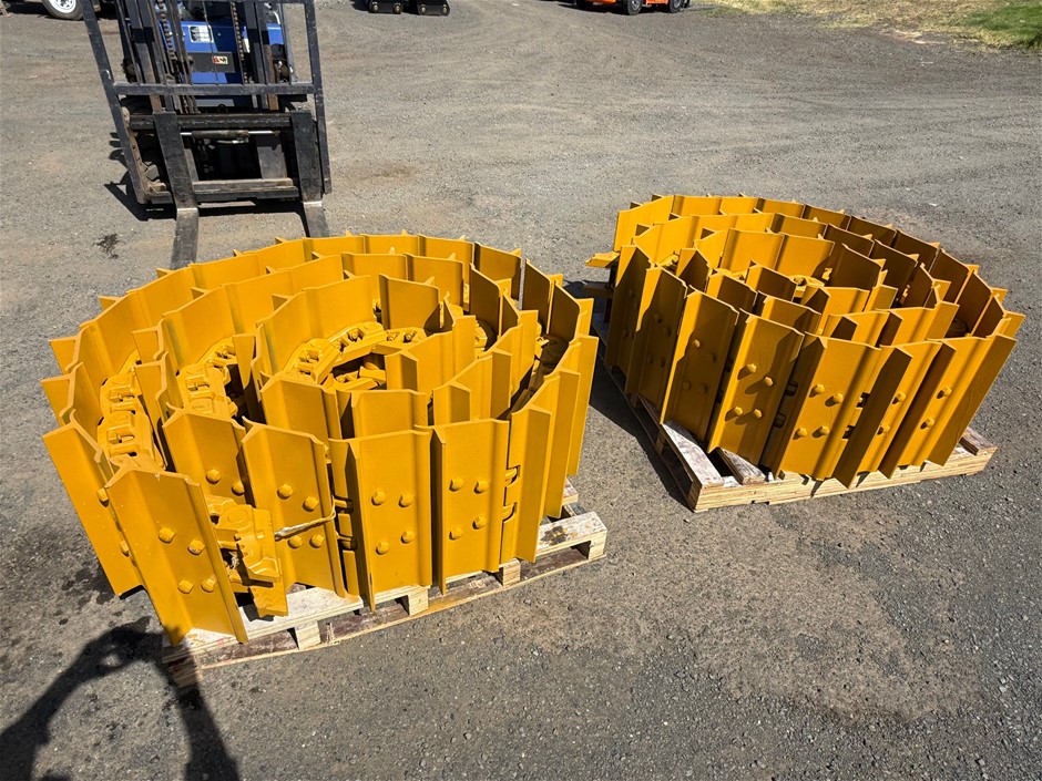 Set of 2 Chain andPads Assembly toSuitCaterpillar D6R/T Bulldozer(Unused)