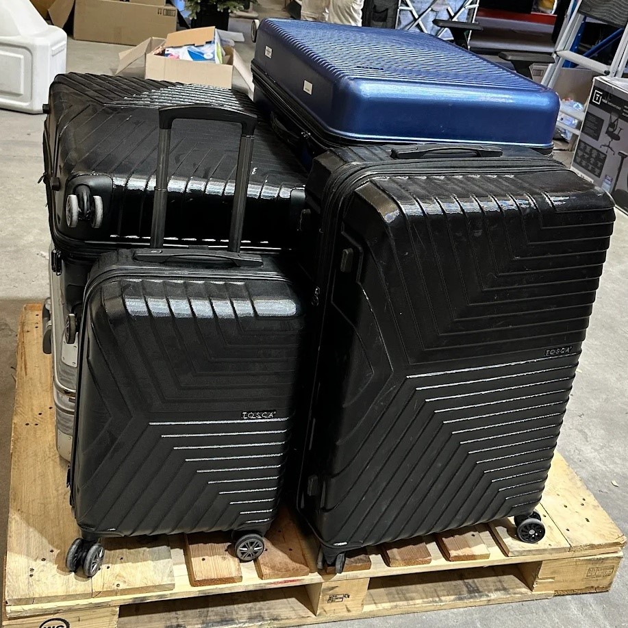 7 x Luggages/Suitcase: TOSCA, SWISS MILITARY, RICARDO Assorted Small to Lar