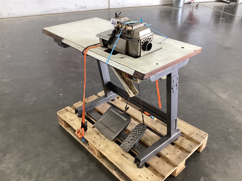 <p>Singer 872B Overlocker</p>