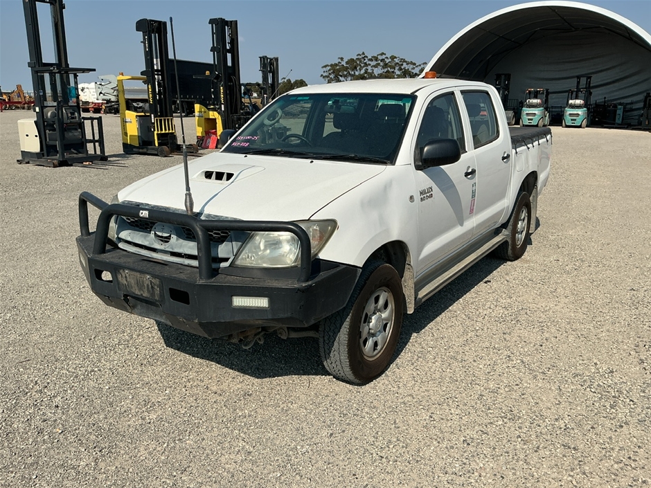 2010 Toyota Hilux SR (4x4) KUN26R TD Manual Dual Cab