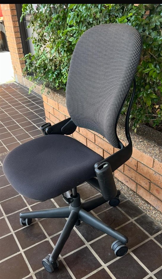 Steelcase Ergonomic Office Chair (Armless) (Sample Images Used)