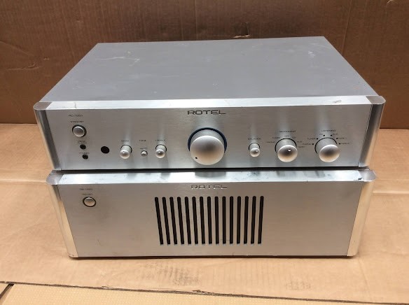 Rotel RC-1550&RB-1582 Power Amplifier (Lot of 2)