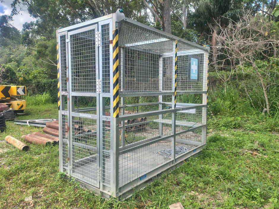 East West First and Rescue Cage