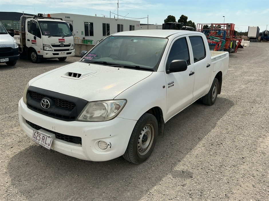 2011 Toyota Hilux (4x2) SR KUN16R T/D Manual Dual Cab