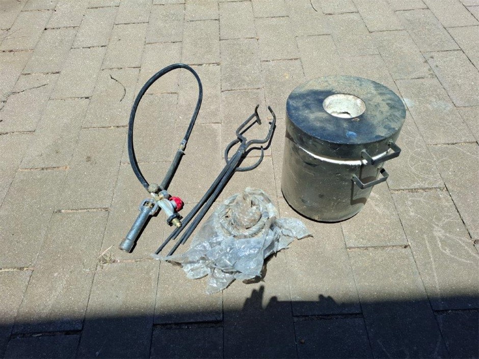 Furnace and Crucibles Auction (0054-3036330) | Grays Australia