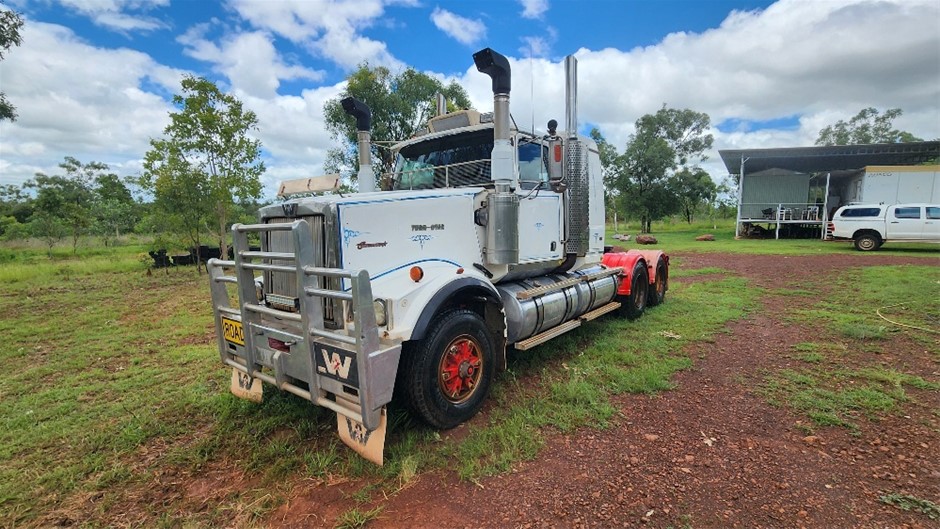 2000 Western Star 4900FX Constellation 6 x 4 Prime Mover
