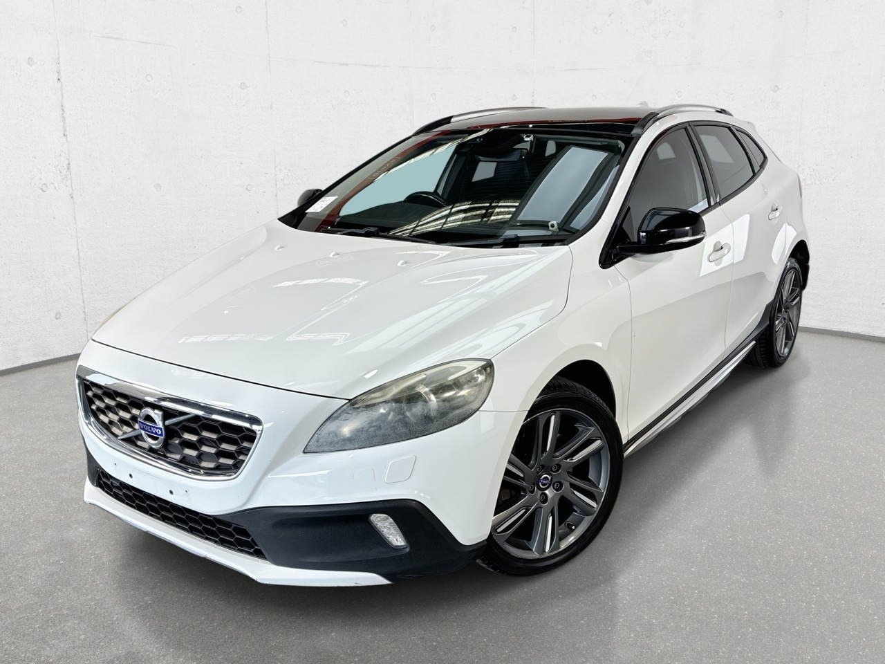 2015 Volvo V40 Cross Country D4 LUXURY Turbo Diesel Automatic - 8SpeedWagon