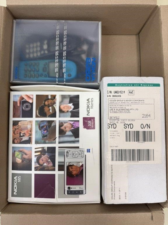 4 x Vintage NOKIA Phones & Accessories