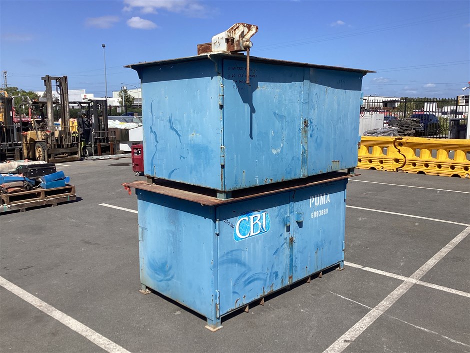 <p>Work Benches x2</p>