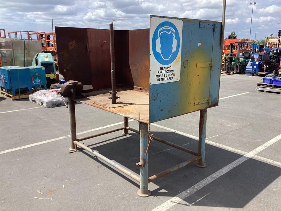 <p>Welding/Grinding Workstation</p>