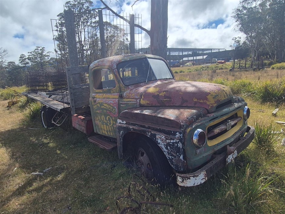 International AR-160 Truck (parts)