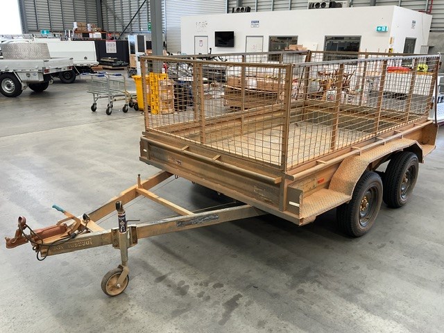 <p>Unknown  Unknown  Cage Tandem Box Trailer</p>