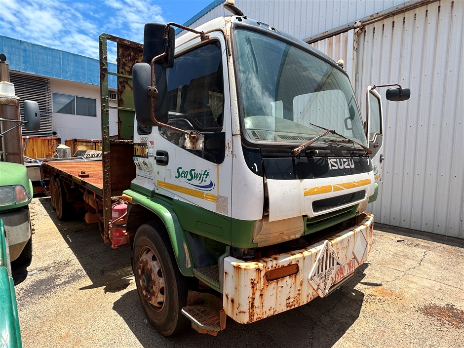 2000 Isuzu 6 x 4 Tray Body Truck
