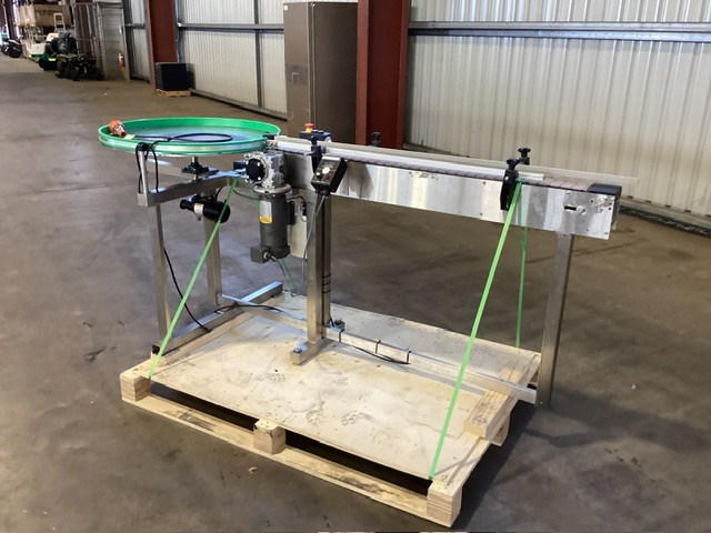 <p>Custom Bottle Conveyor Line</p>