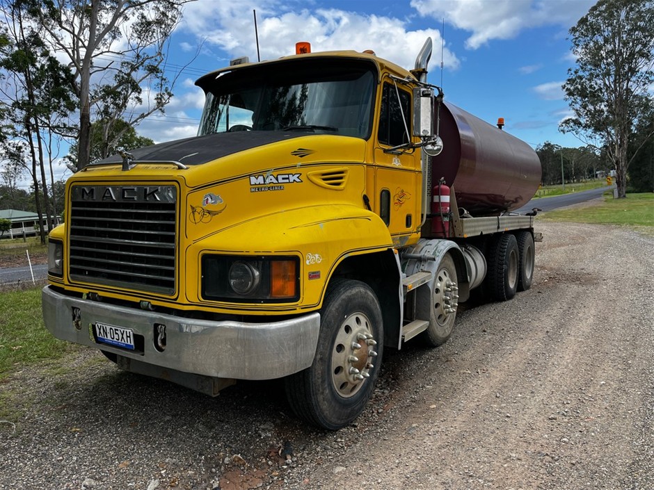 2005 Mack Metroliner Water Cart Truck