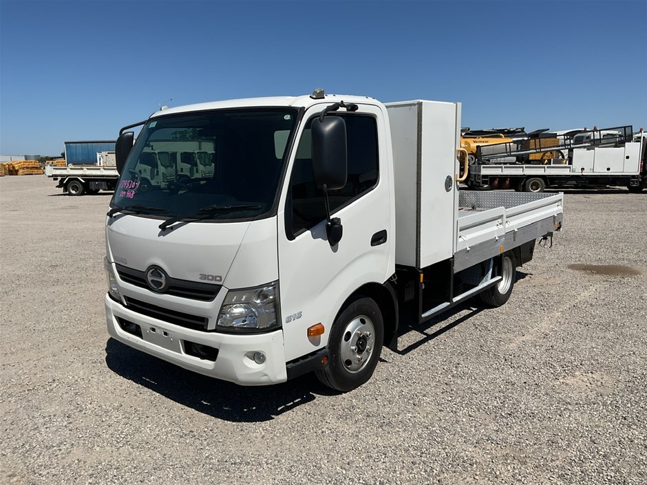 2018 Hino 300 4 x 2 Crane Truck