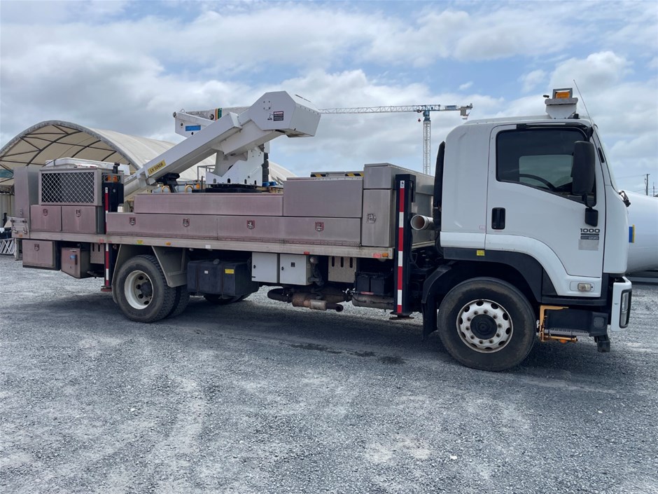 2010 Isuzu Fvr 950 4 X 2 Cherry Picker Truck