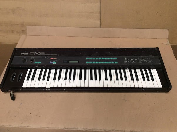 Yamaha DX9 Digital Programmable Synthesizer