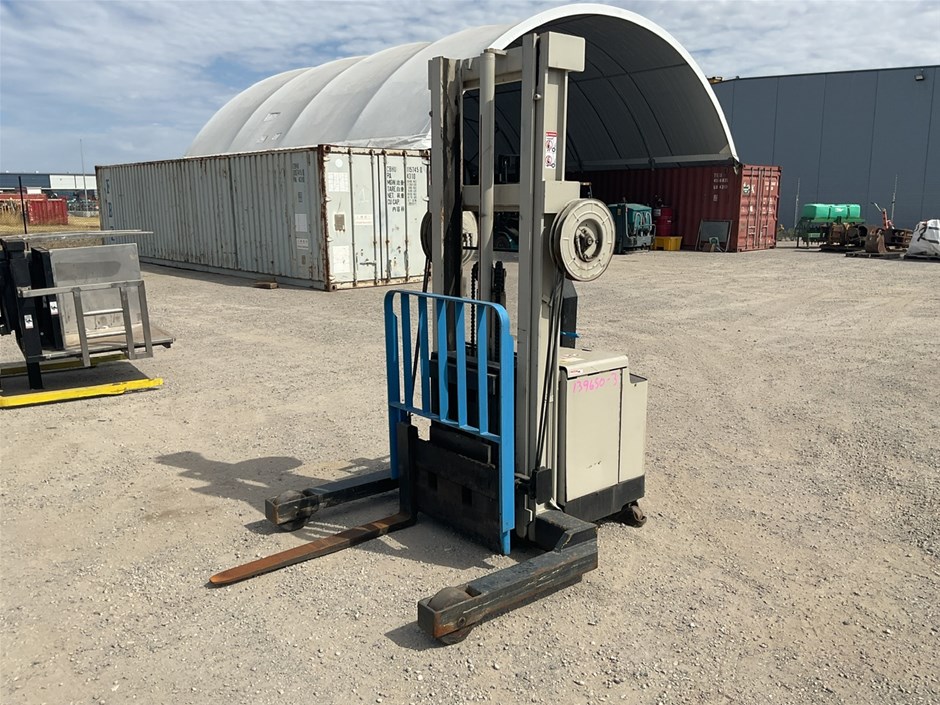 Crown 30WRTF Walkie Stacker