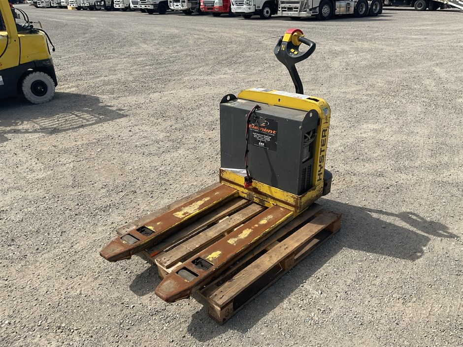 <p>Hyster W40Z Pallet Truck</p>