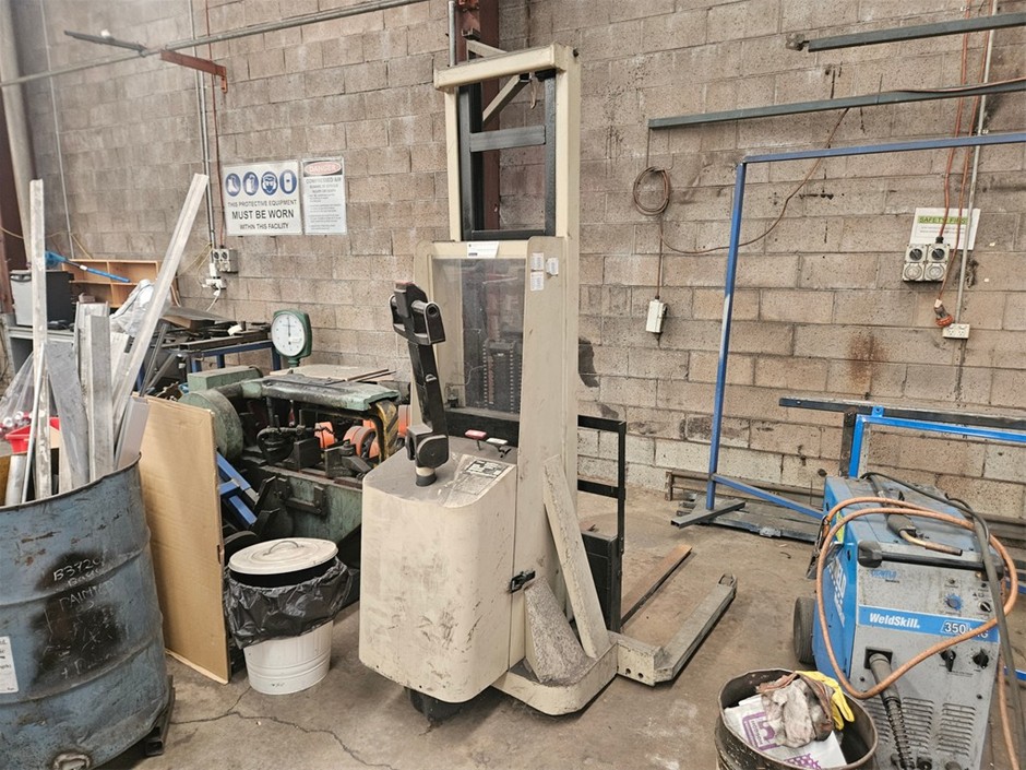 CROWN Electric 1T Walkie Stacker (Pallet Lifter)