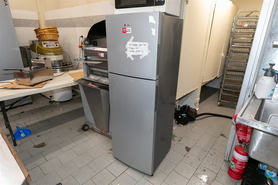 Westinghouse WTB2800PC Fridge/Freezer