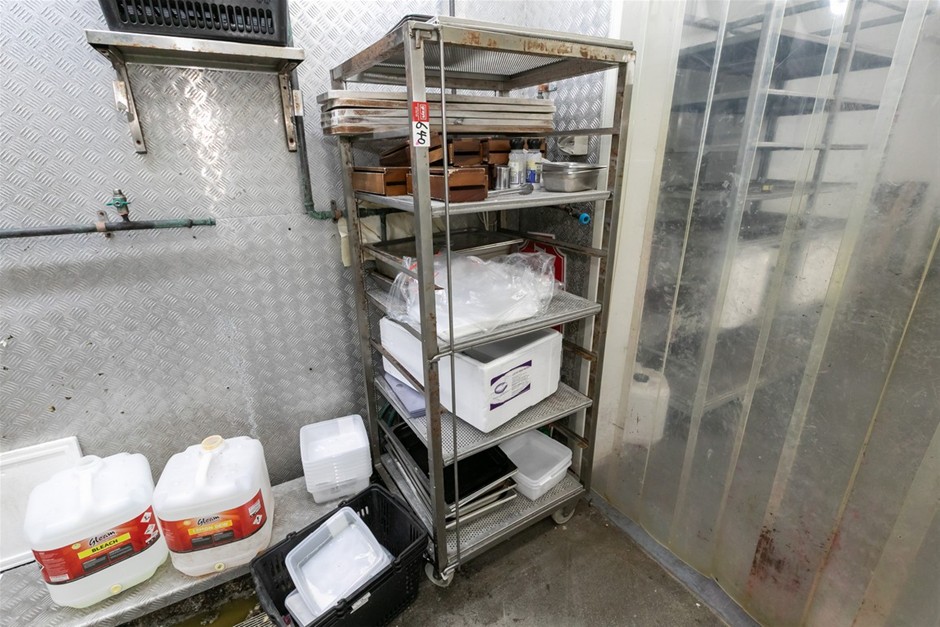 Mobile Single Bay Tray Stand