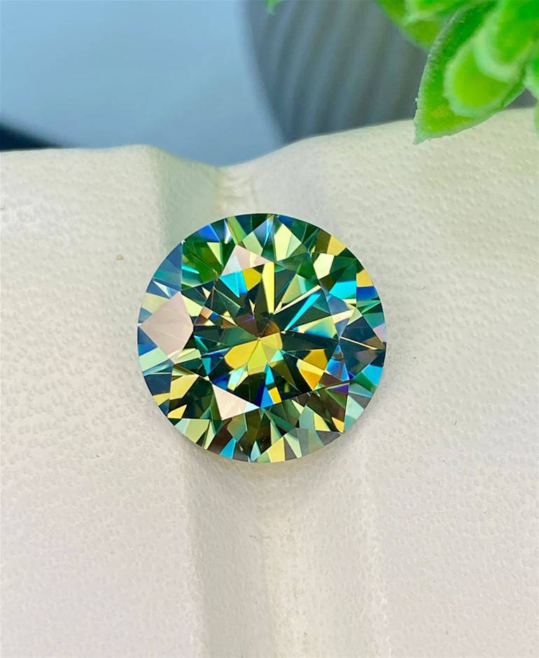 5.80 CT Sparkling Moissanite