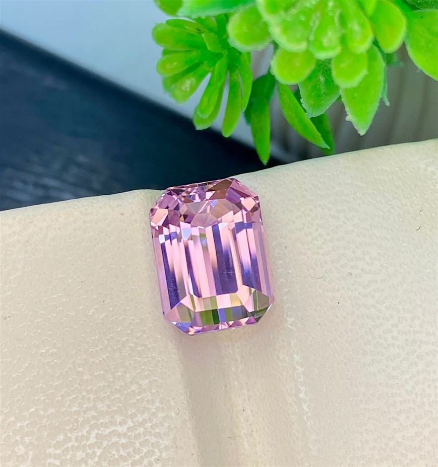 7.00 CT Splendid Natural Purplish-Pink Kunzite