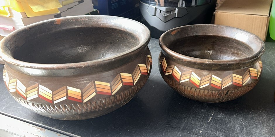 Pair of Native American Navajo Pottery Pots
