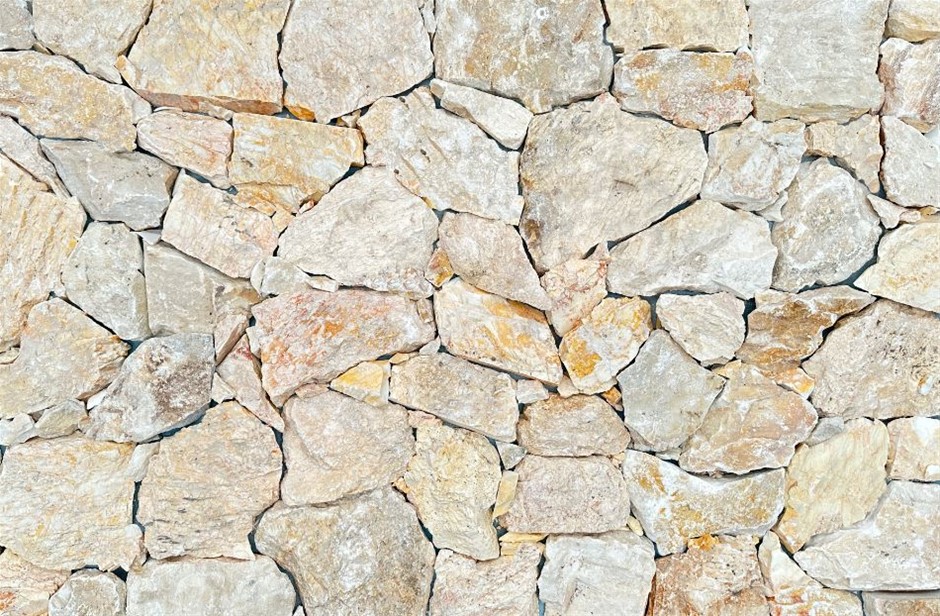 Crate of Marble Random Corners 30-50mm Thickness - 30 linear metres