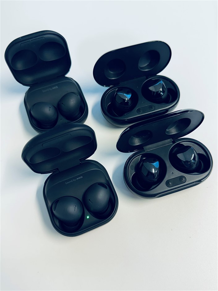 4 x Asstd. SAMSUNG Earbud Sets with Charging Cases