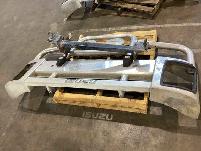 Isuzu Truck Bull Bar And Mounting Bracket