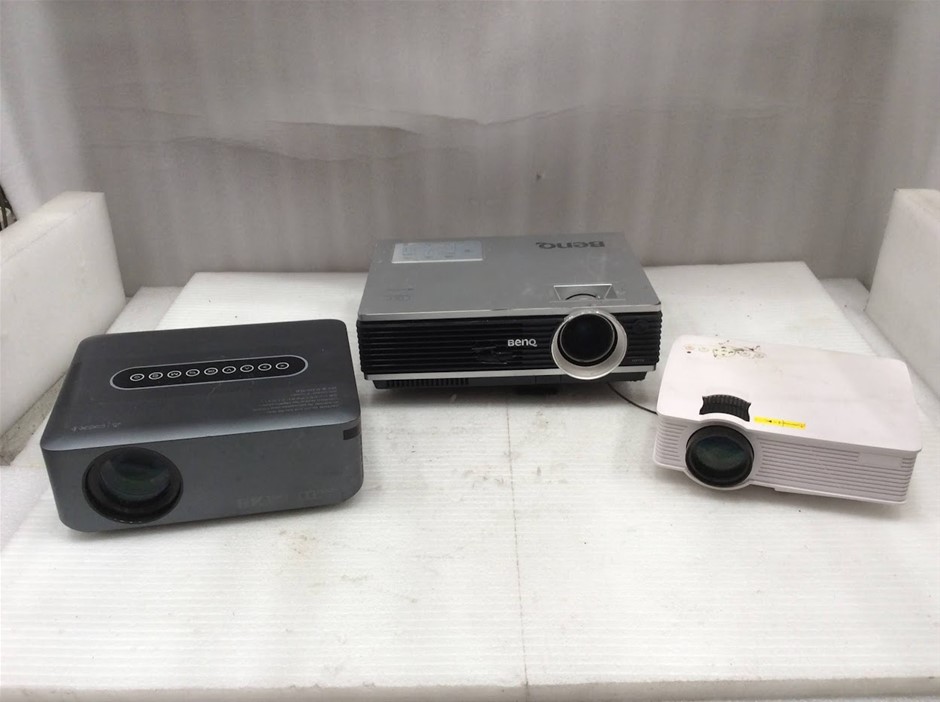 BenQ MP770 and Unknown Brand X1 / Generic LED Projectors (Lot of 3)