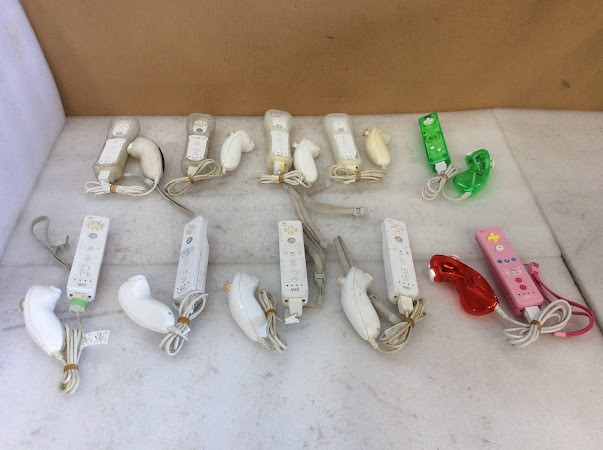 Nintendo Wii Mixed Model Remote Controllers (Lot of 10)