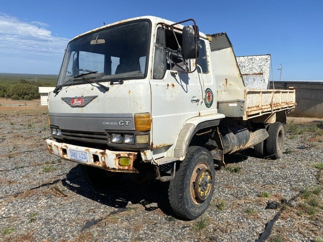<p>1987 Hino GT 17 Series 4 x 4 Tipper Truck</p>