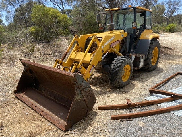 <p>Fermec 660B Tractor & Attachments</p>