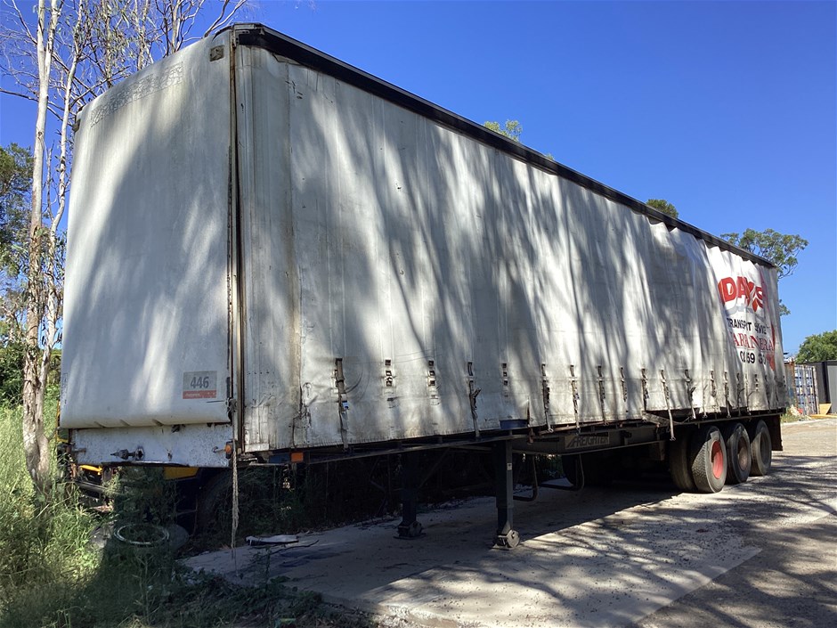 <p>1999 MaxiTrans ST3  Triaxle Curtainsider Trailer</p>