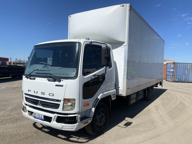 2016 Mitsubishi Fuso Fighter 4 X 2 Pantech Truck