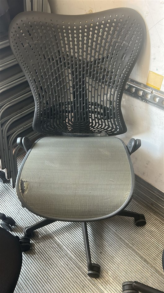 HERMAN MILLER Mirra Chair