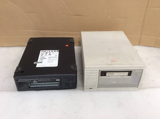 HP StorageWorks Ultrium 920&HP C7401-67301 External Tape Drive (Lot of ...