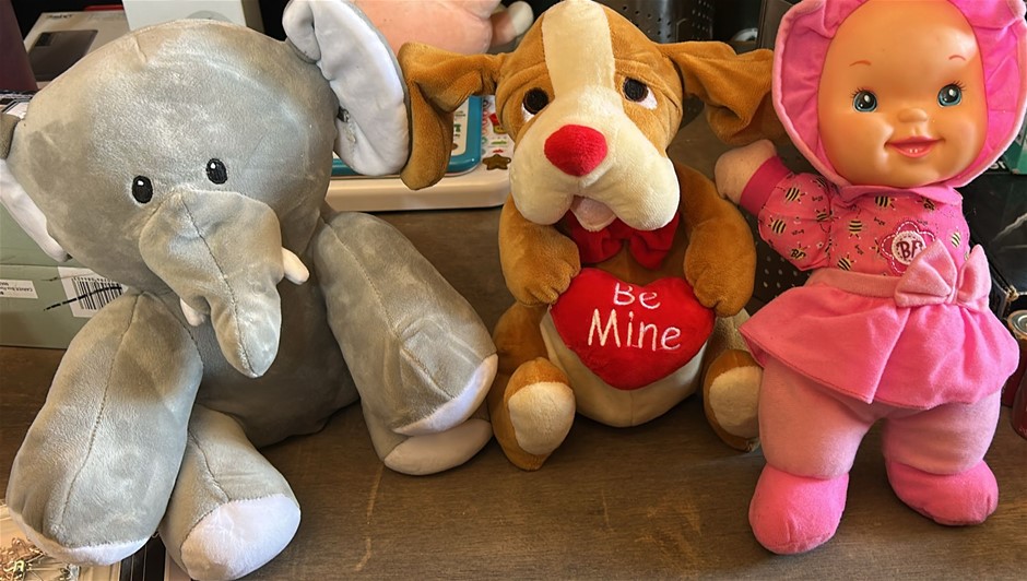 3x Plush Toys/Dolls