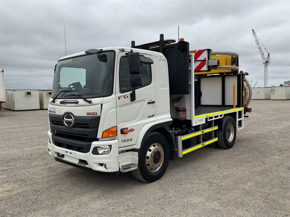 <p>2018 Hino FG 500 4 x 2 Attenuator Truck</p>