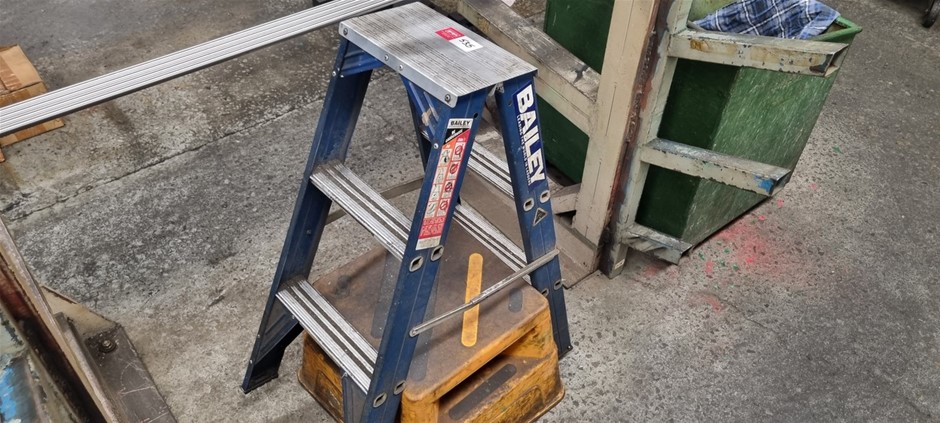 Small step ladder and box stand
